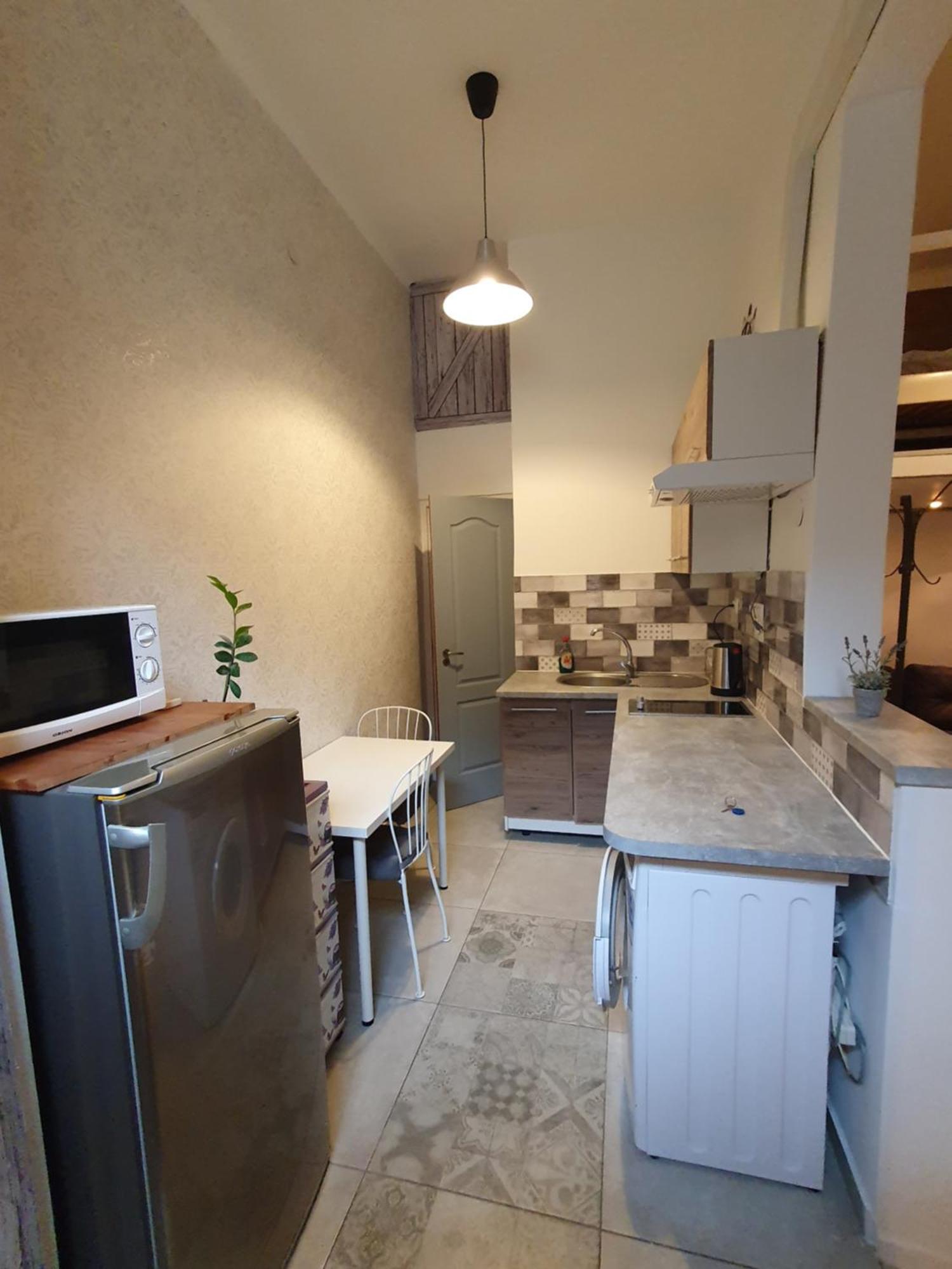 Cozy With Air Condition After Renovation Apartman